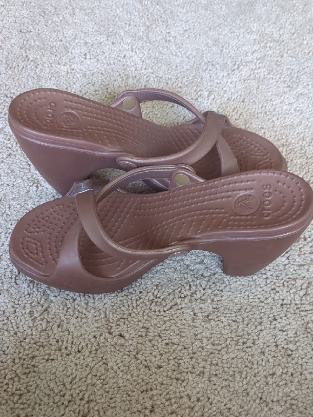 CROCS Brown Wedge Sandals with Metallic Accents - Picture 2 of 3